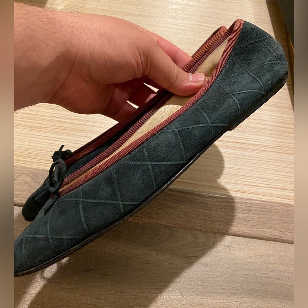 CHANEL Quilt Pattern Flats - Picture 2 of 6